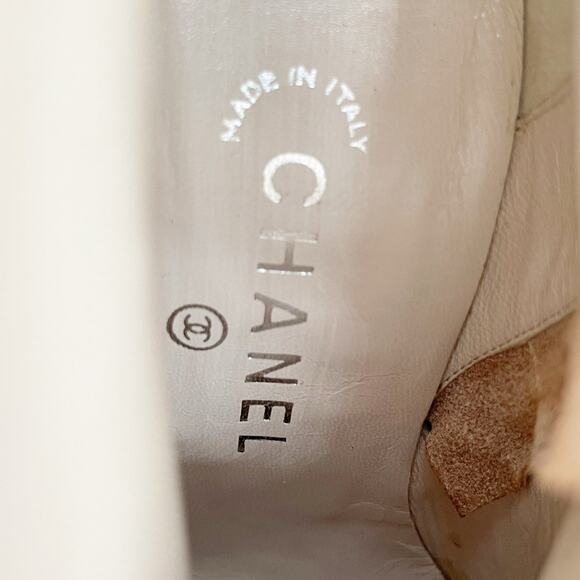 Chanel EU 37 Beige Black Allover CC Logo Pointed Cap Toe Ankle Boots F/W 2000 - Picture 14 of 14